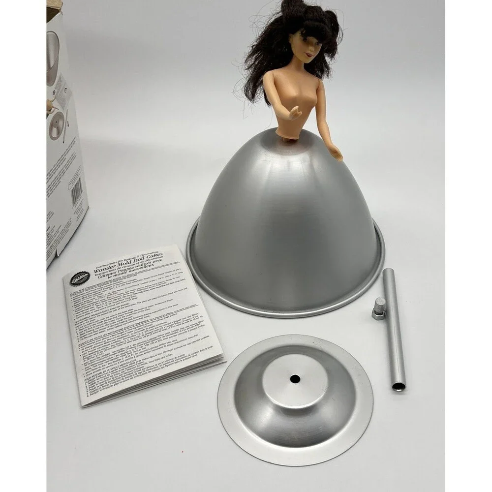 Vtg 2001 Classic Wonder Mold Fashion Doll Cake Kit Wilton With Barbie